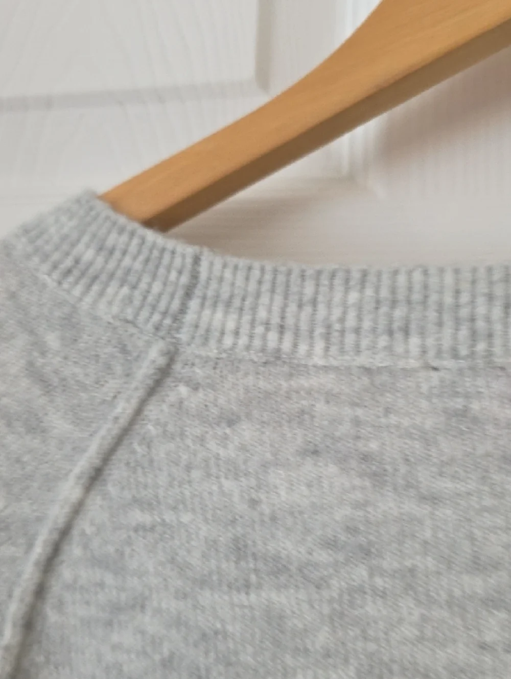 Vince Camuto Heather Gray Raglan Crewneck Sweater Size S Like New - Picture 11 of 14